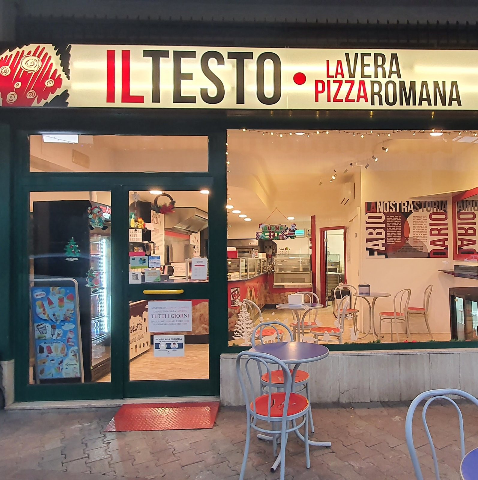Insegna e ingresso della Pizzeria Il Testo, zona Girasole